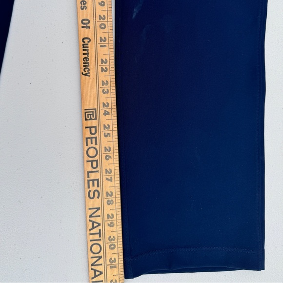 Lululemon On The Fly Pant *Woven Full Length 31" in True Navy. Size 6. - Picture 16 of 17
